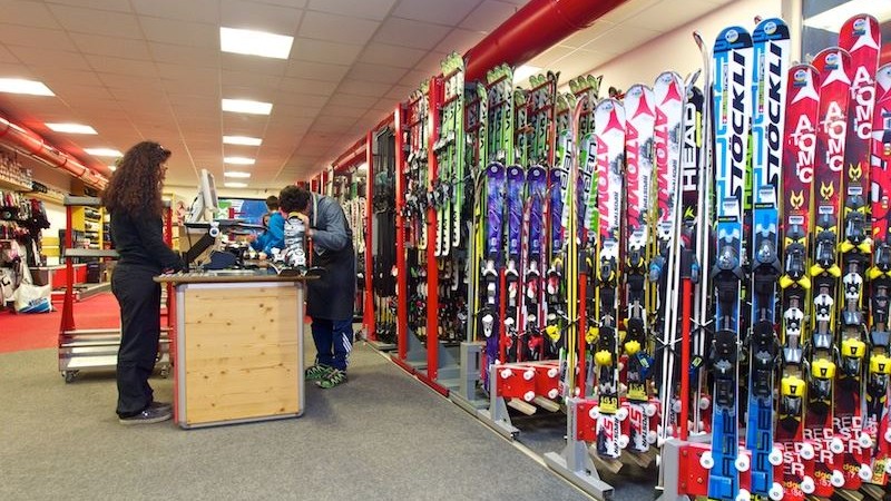Hyra skidor i Dolomiterna